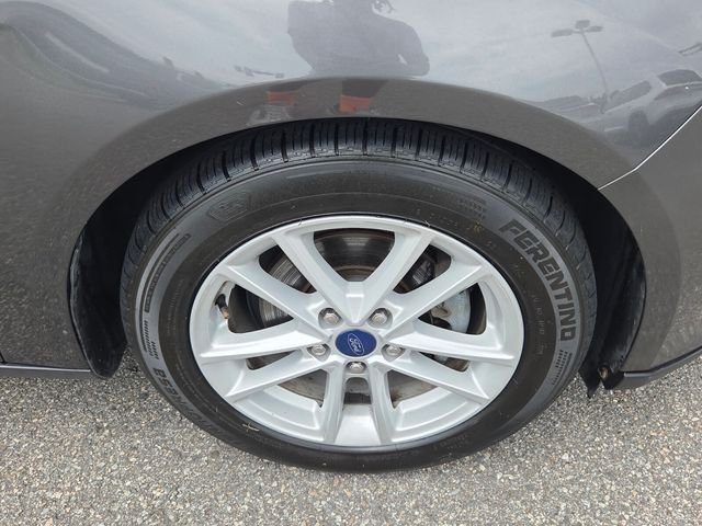 Used 2018 Gray Ford SE image 15