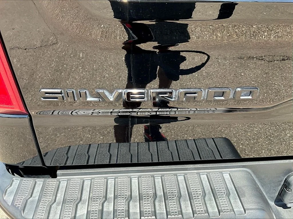 Used 2021 Black Chevrolet High Country image 27