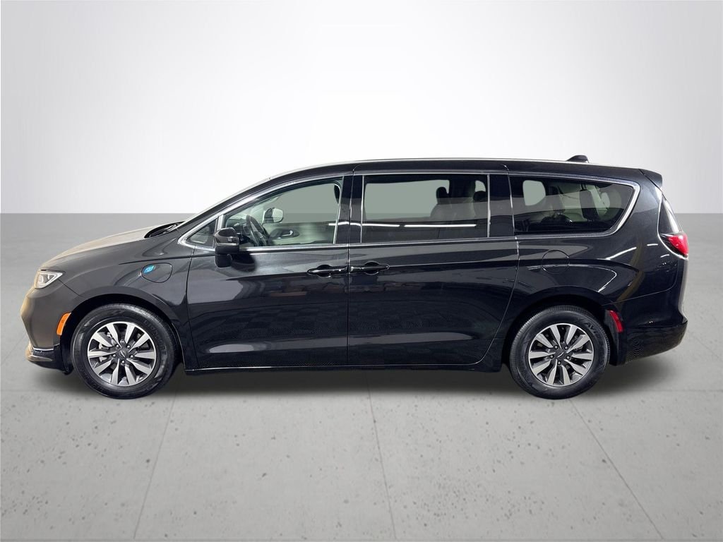 Used 2023 Black Chrysler Touring L image 9