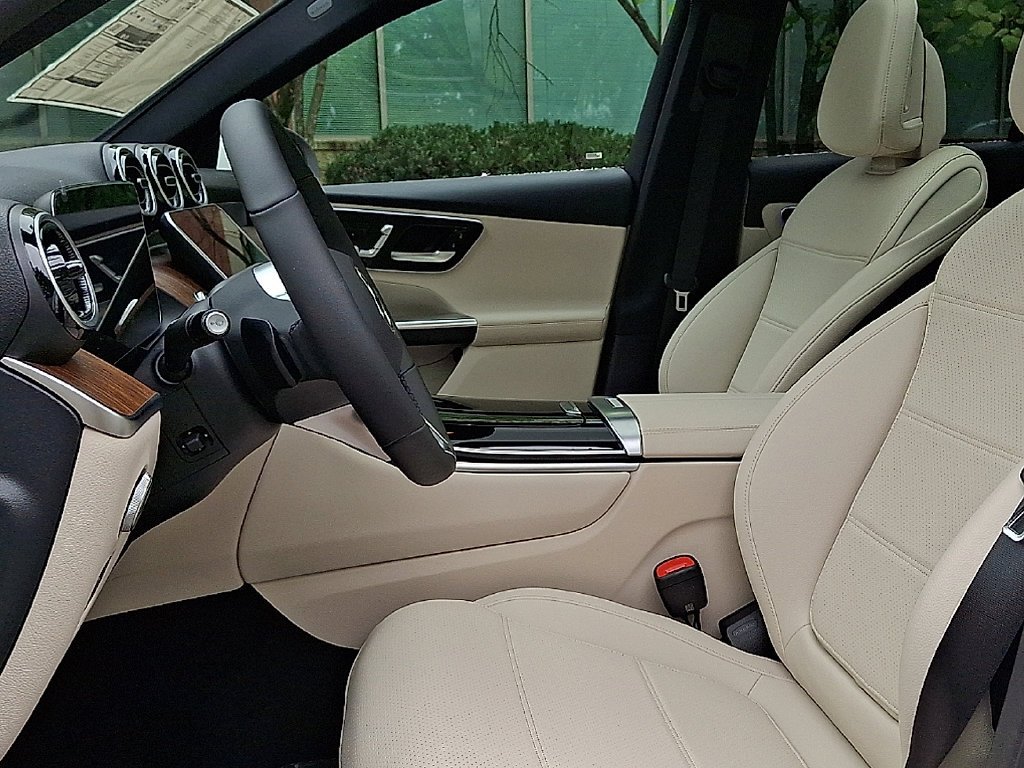 New 2027 Black Mercedes-Benz GLC 300 image 32