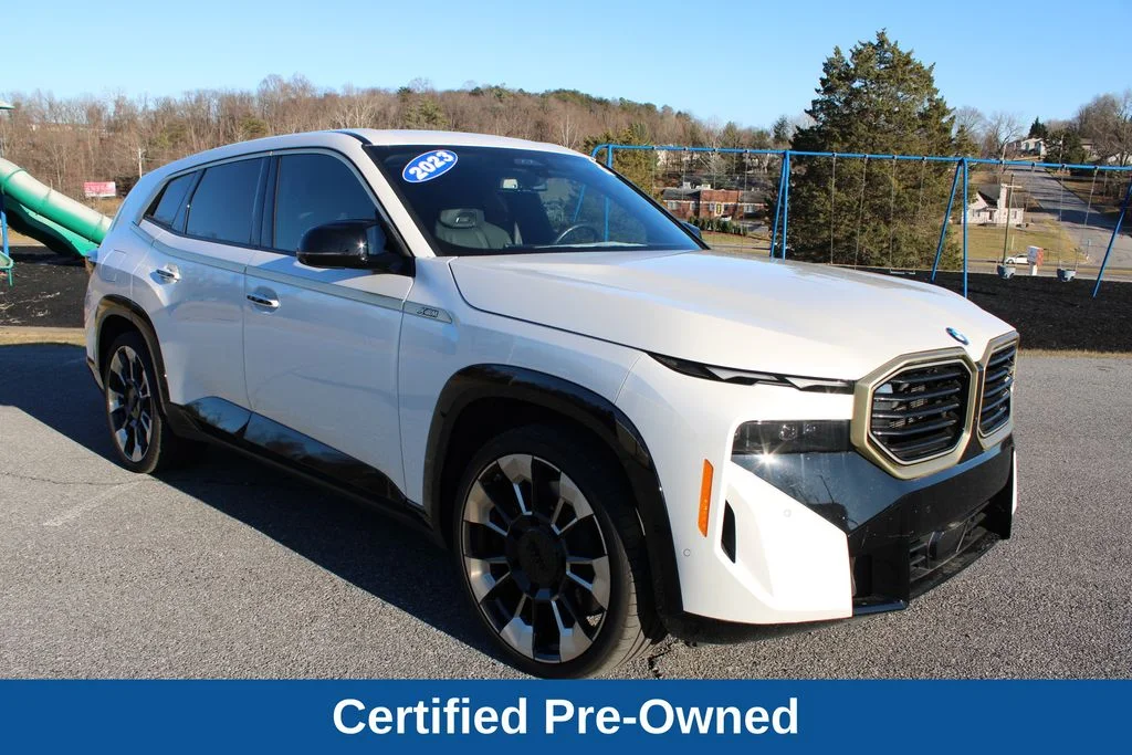 Used 2023 White BMW Base image 2