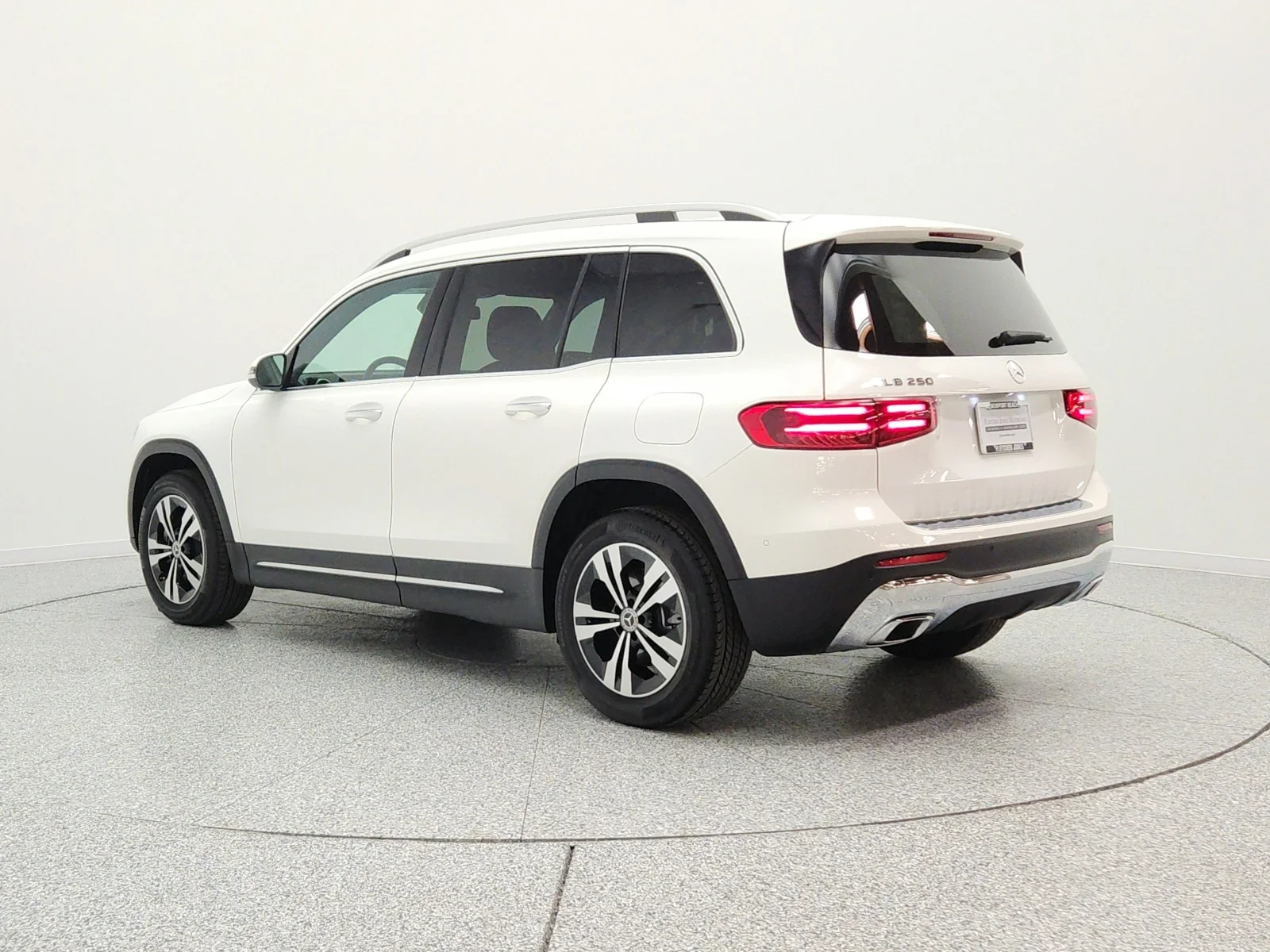 Used 2025 Polar White Mercedes-Benz GLB 250 SUV image 7