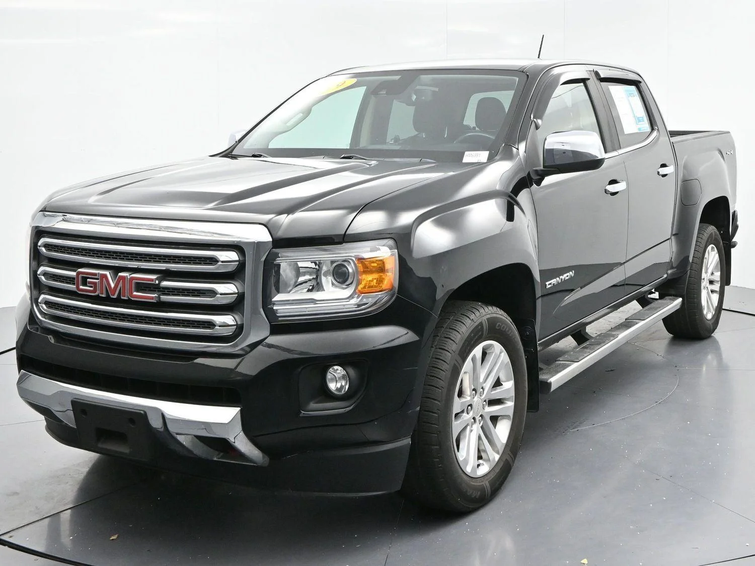 Used 2019 Onyx Black GMC 4WD SLT image 3