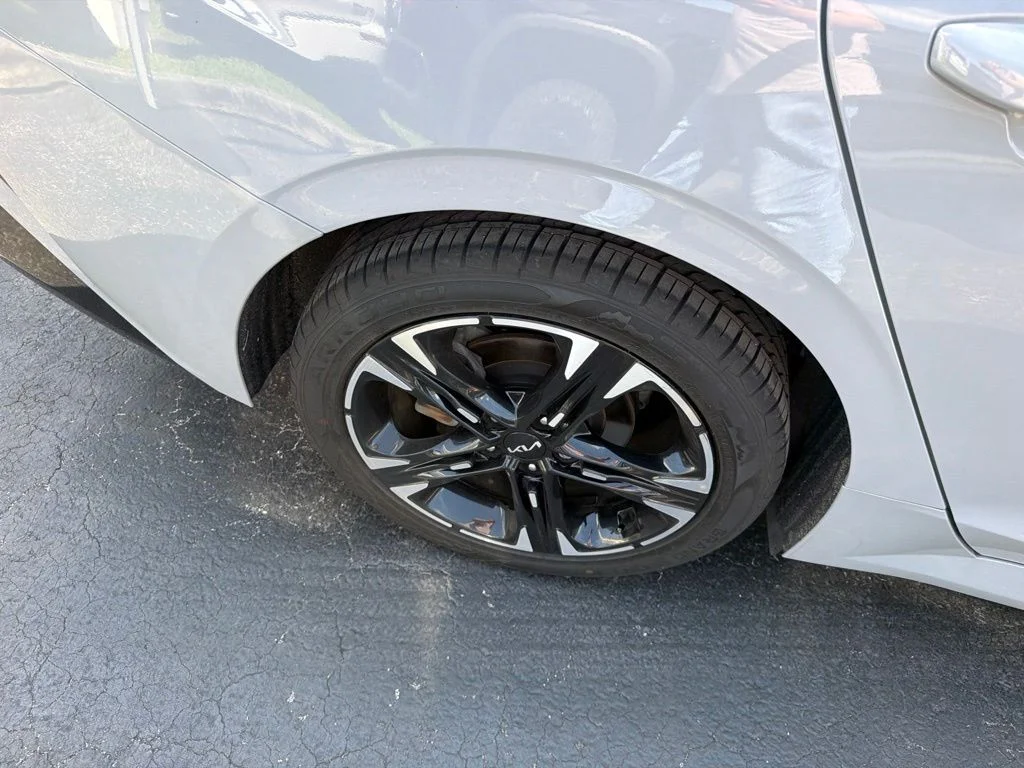 Used 2023 Wolf Gray Kia GT-Line image 12