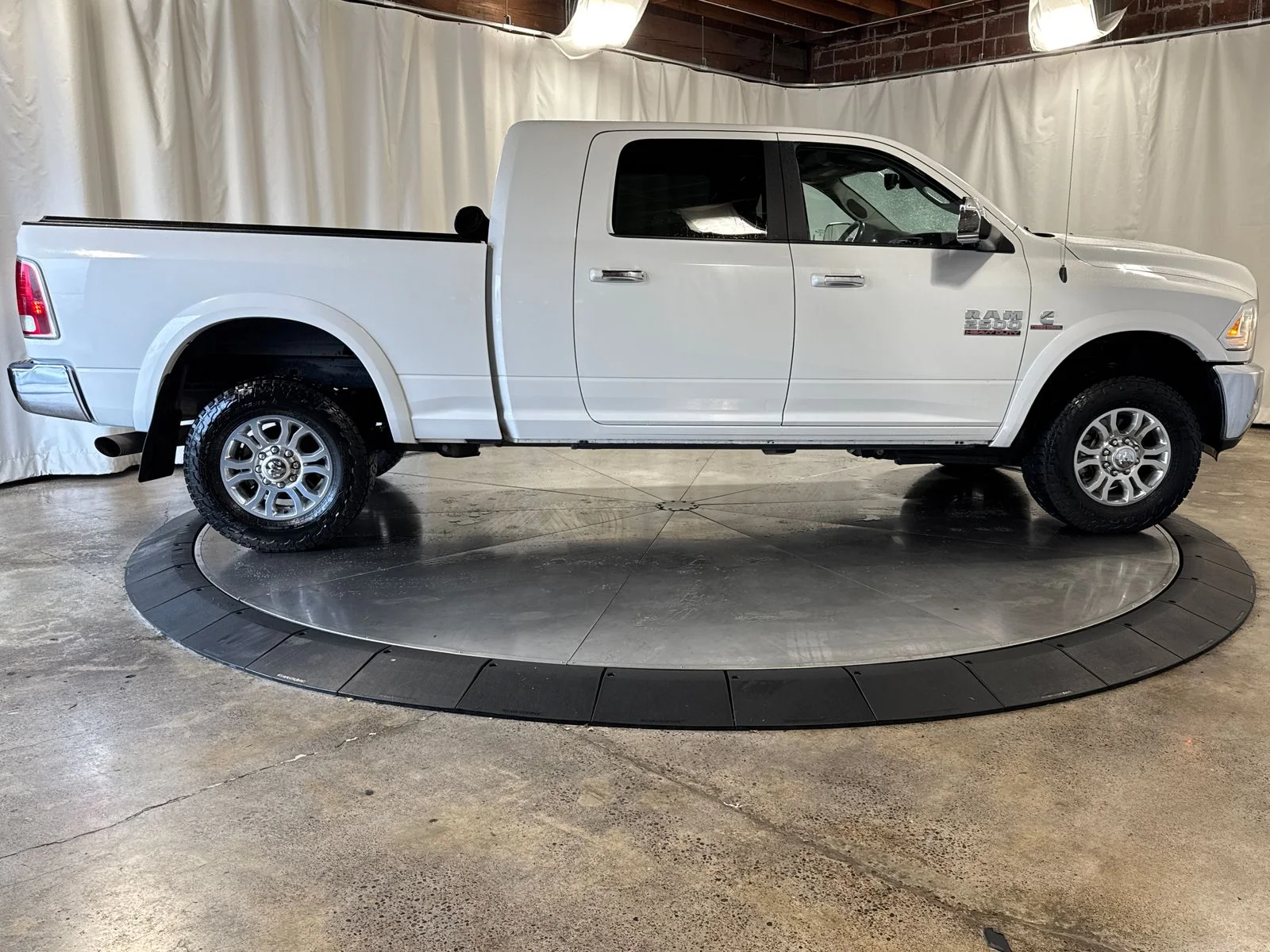 Used 2017 Bright White Clearcoat Ram Laramie image 6