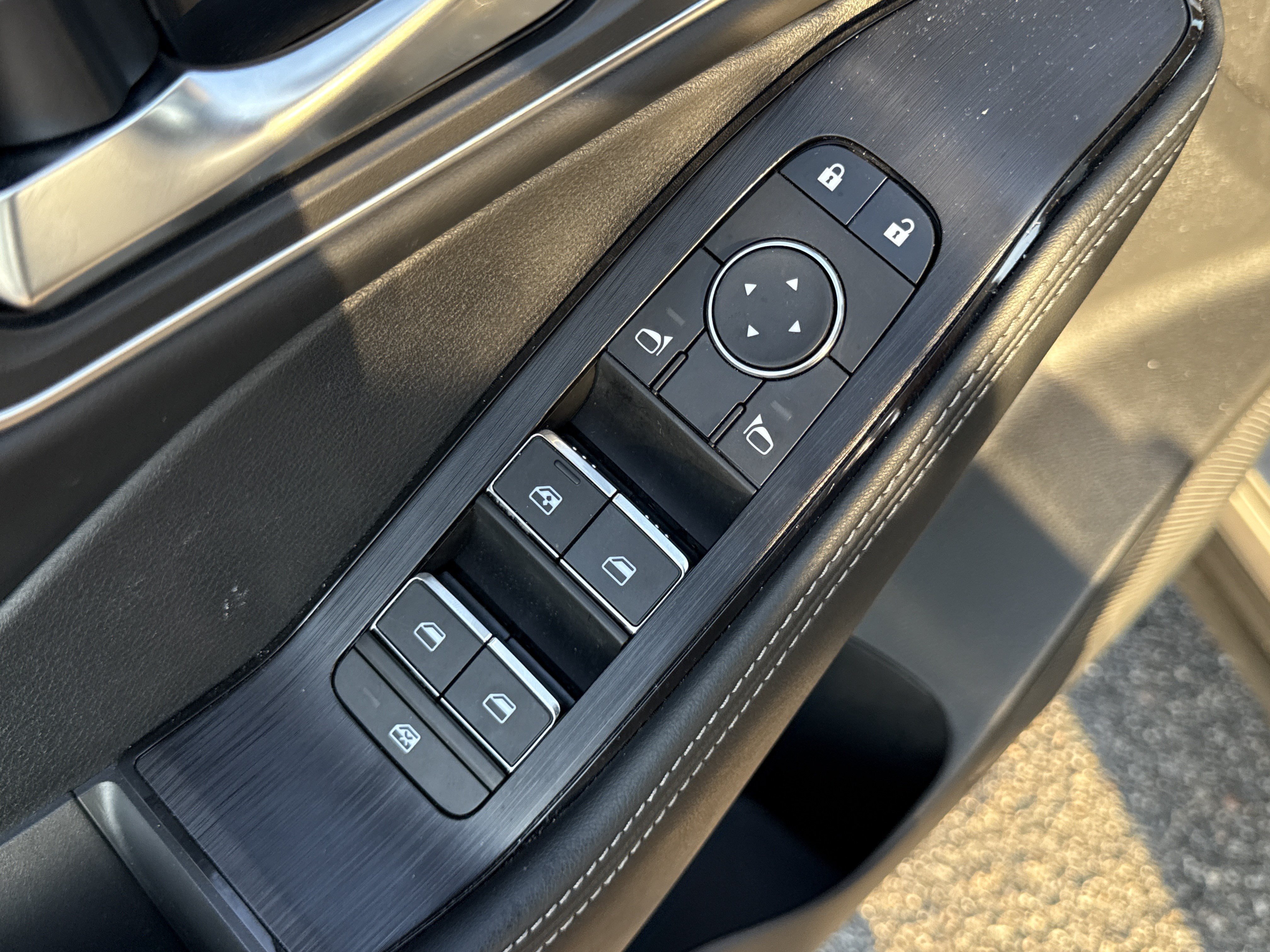 Used 2026 Champagne Silver Metallic/Super Black Nissan Platinum image 16