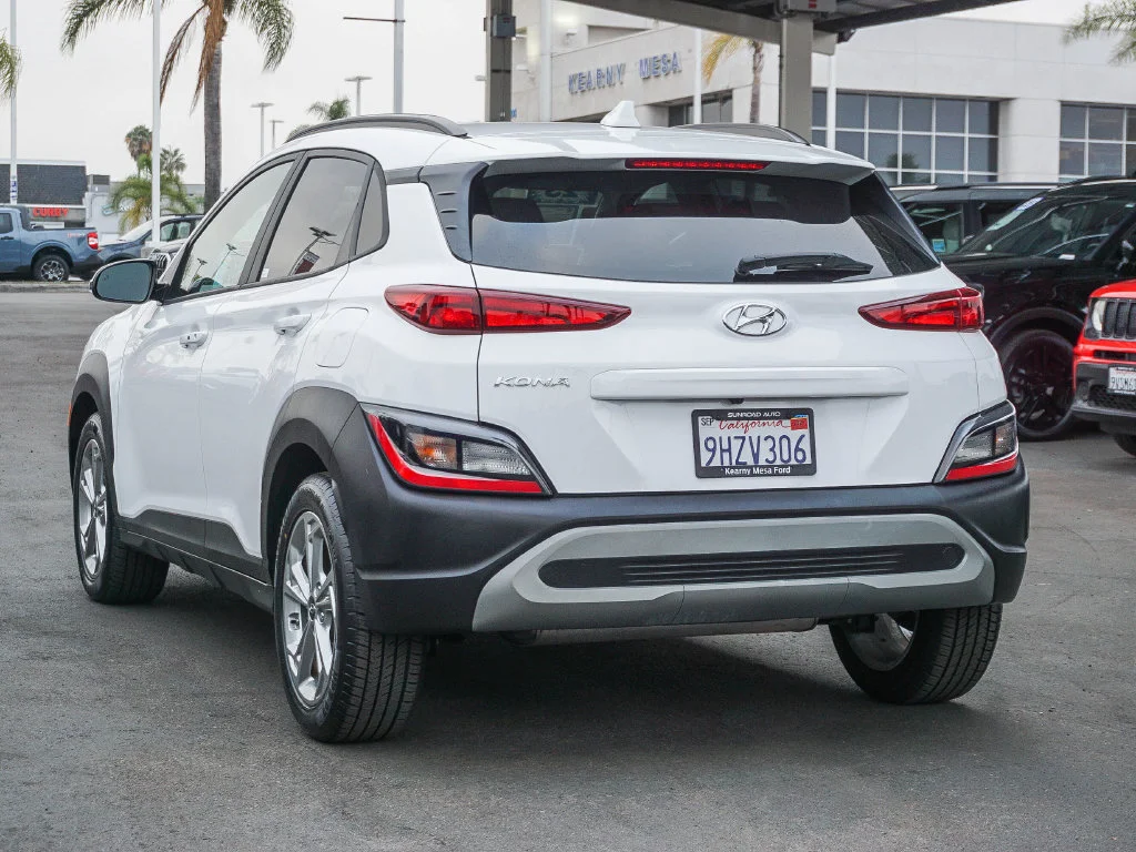 Used 2023 White Hyundai SEL image 5