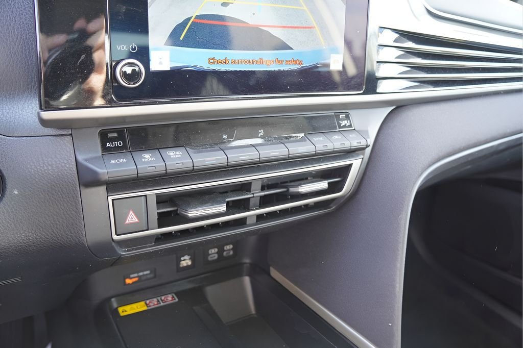 Used 2025 Ice Cap Toyota LE image 26