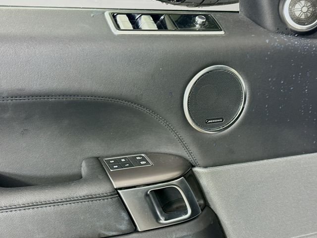 Used 2021 Silver Land Rover SE image 19