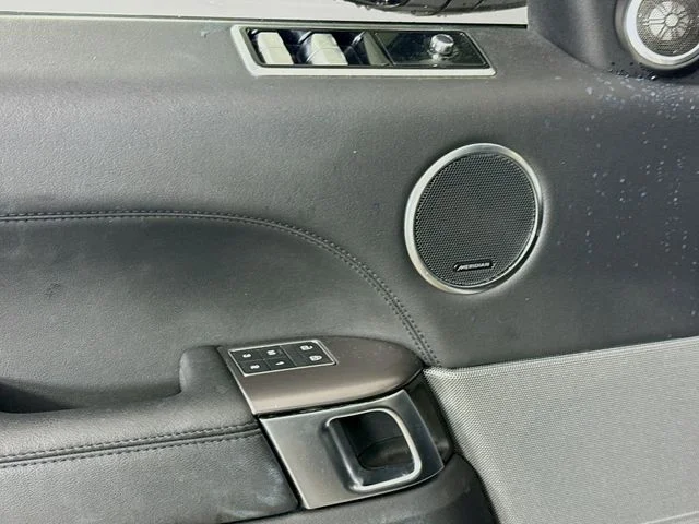 Used 2021 Silver Land Rover SE image 19