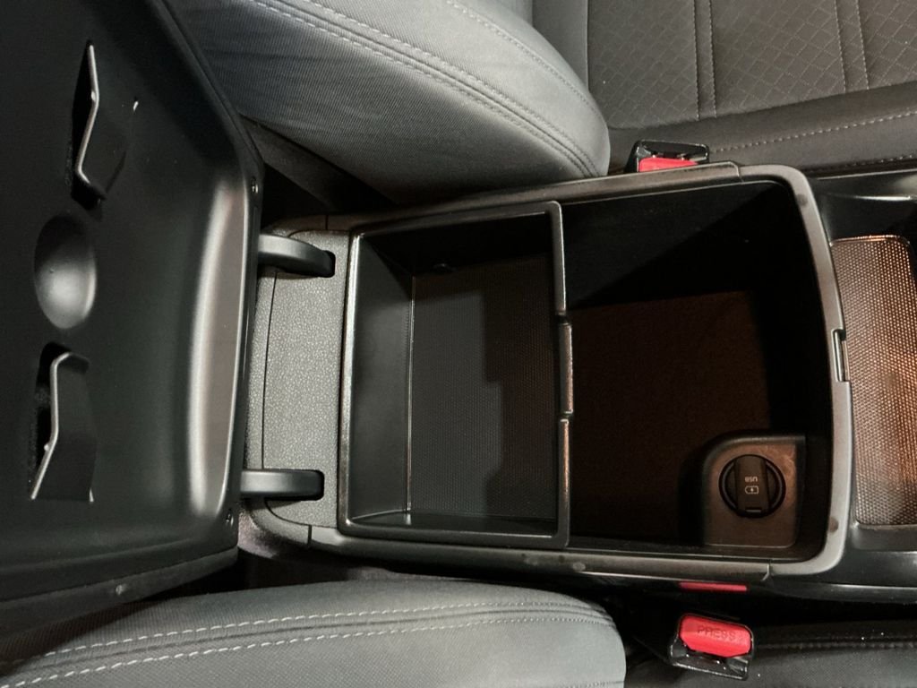 Used 2016 Red Kia LX image 28