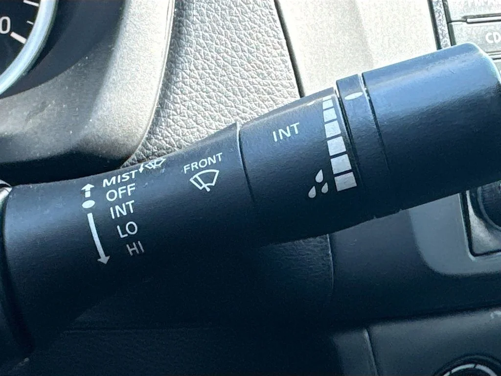 Used 2018 Gray Nissan S image 13