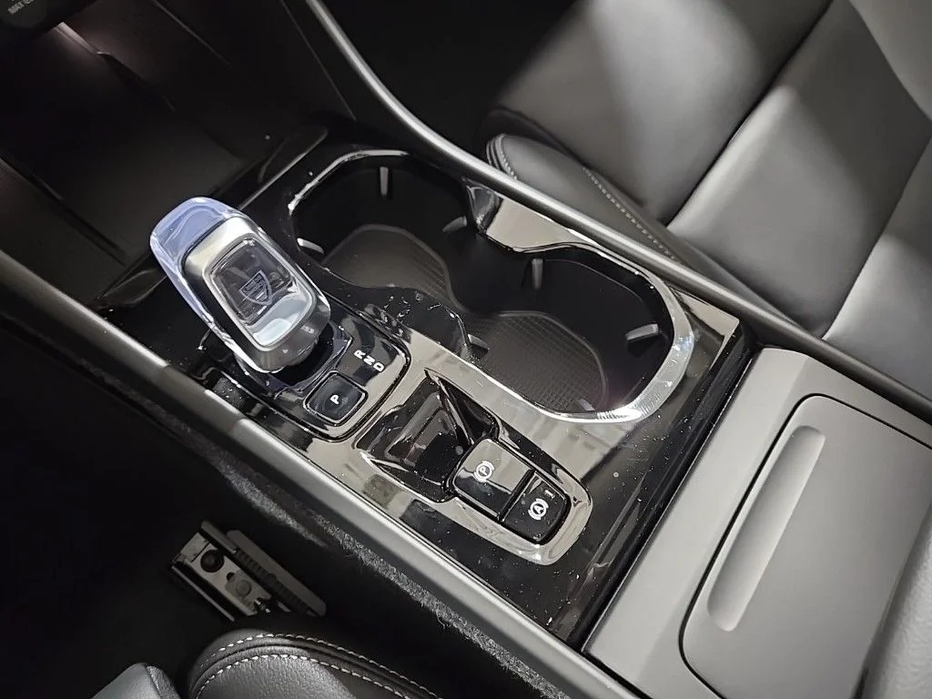 2026 Volvo XC40 Ultra - Photo 15