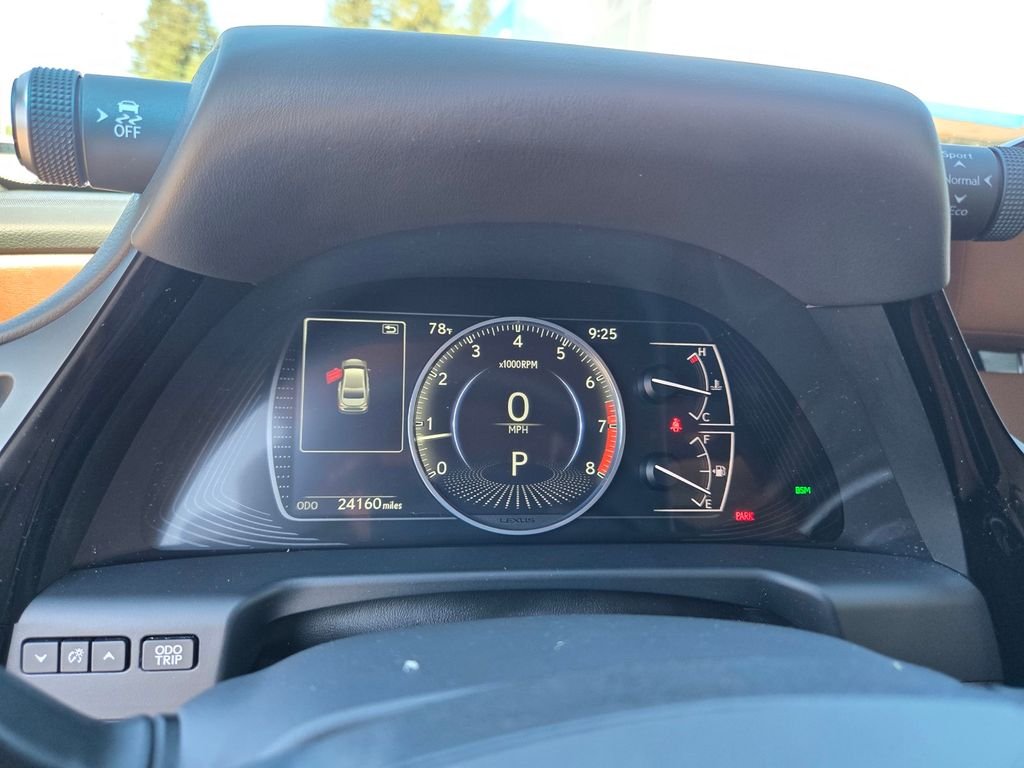 Used 2025 White Lexus 350 image 19
