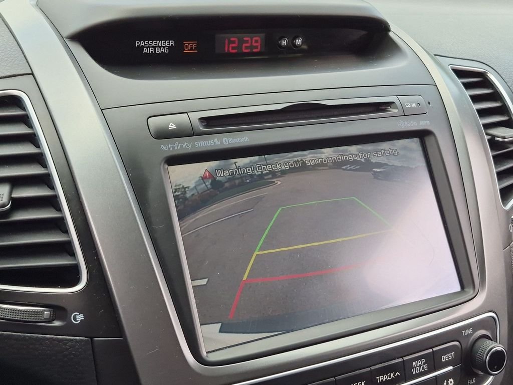 Used 2014 White Kia EX image 19