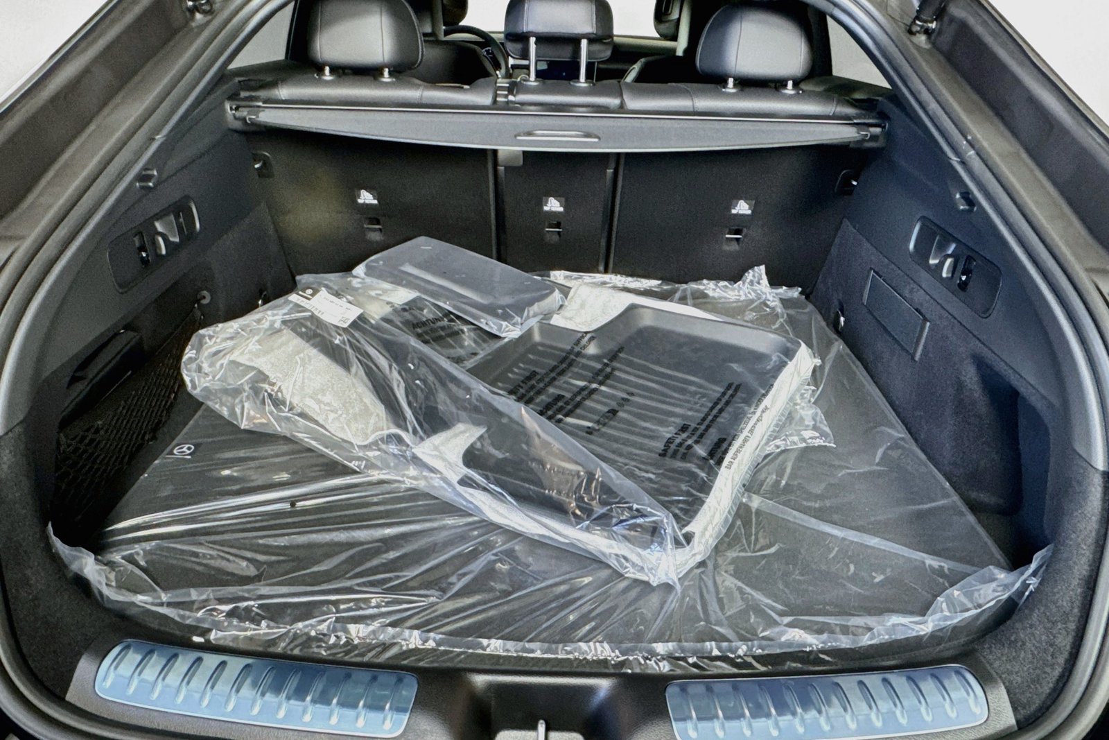New 2027 Black Mercedes-Benz GLC 300 image 24