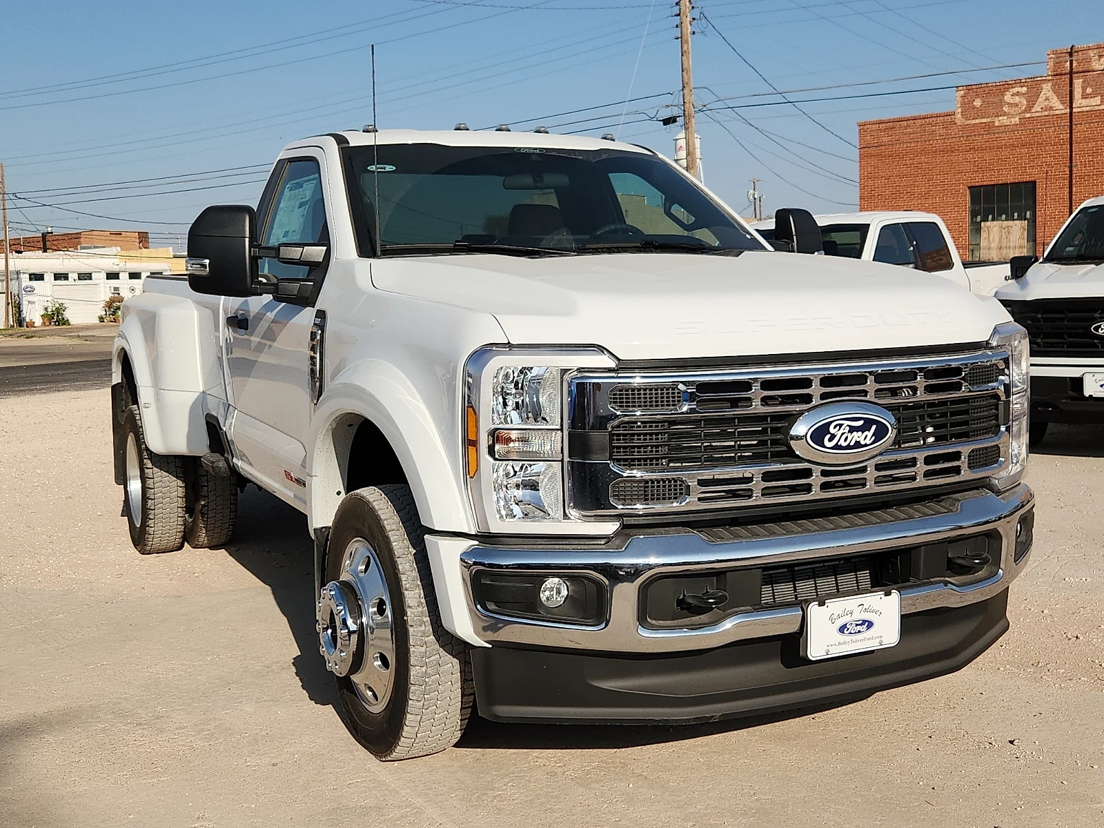 New 2027 Oxford White Ford XLT image 1