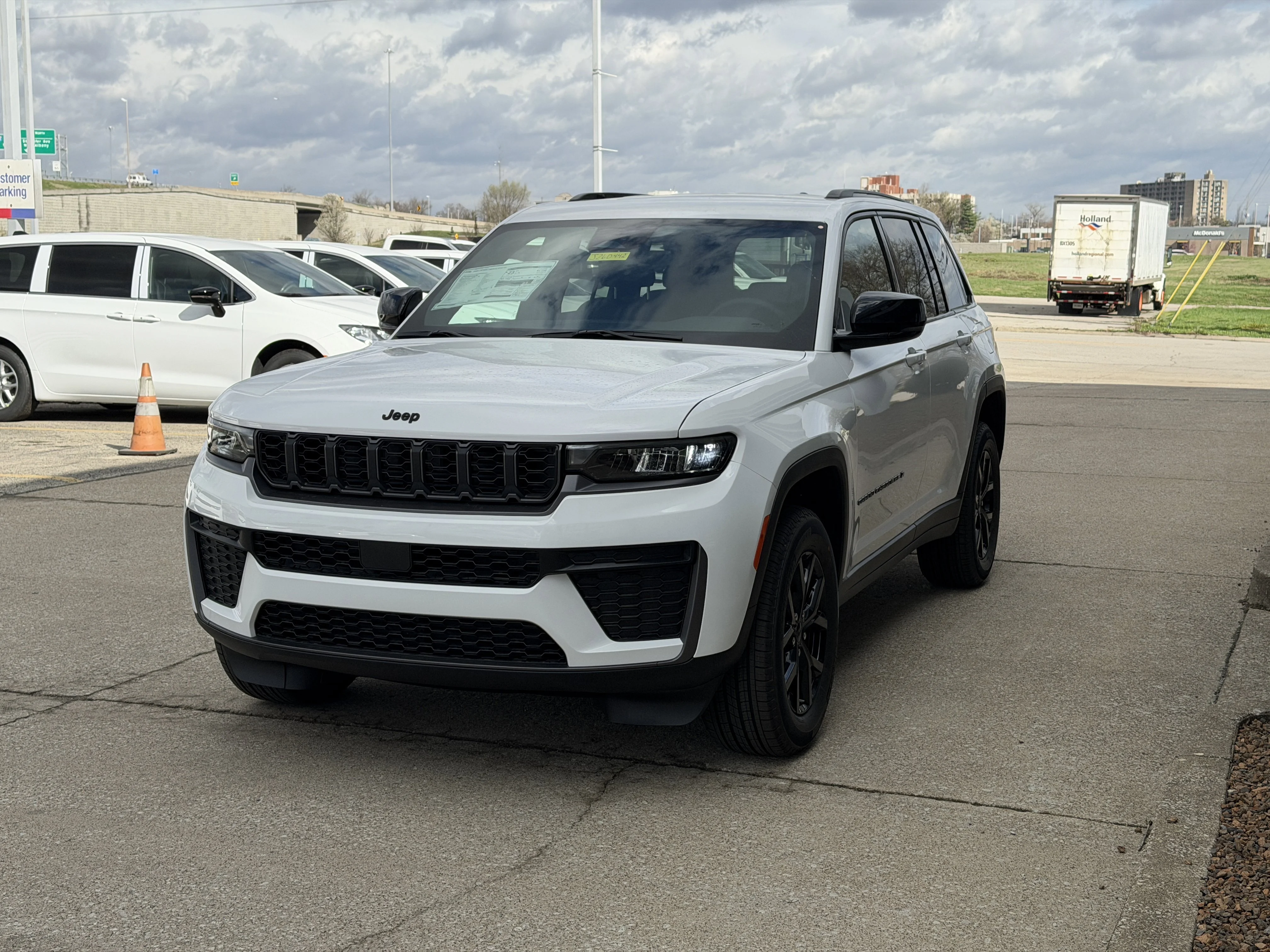 New 2026 Bright White Clear-Coat Exterior Paint Jeep Altitude image 18