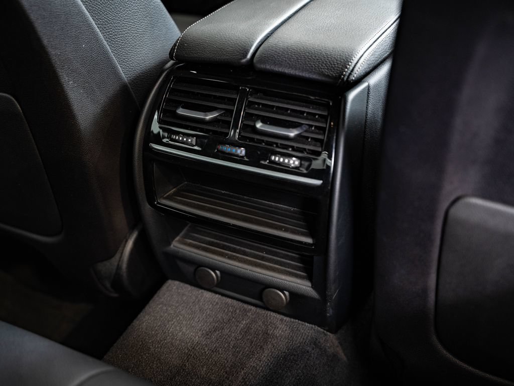 Used 2019 Bluestone Metallic BMW 540i xDrive image 34