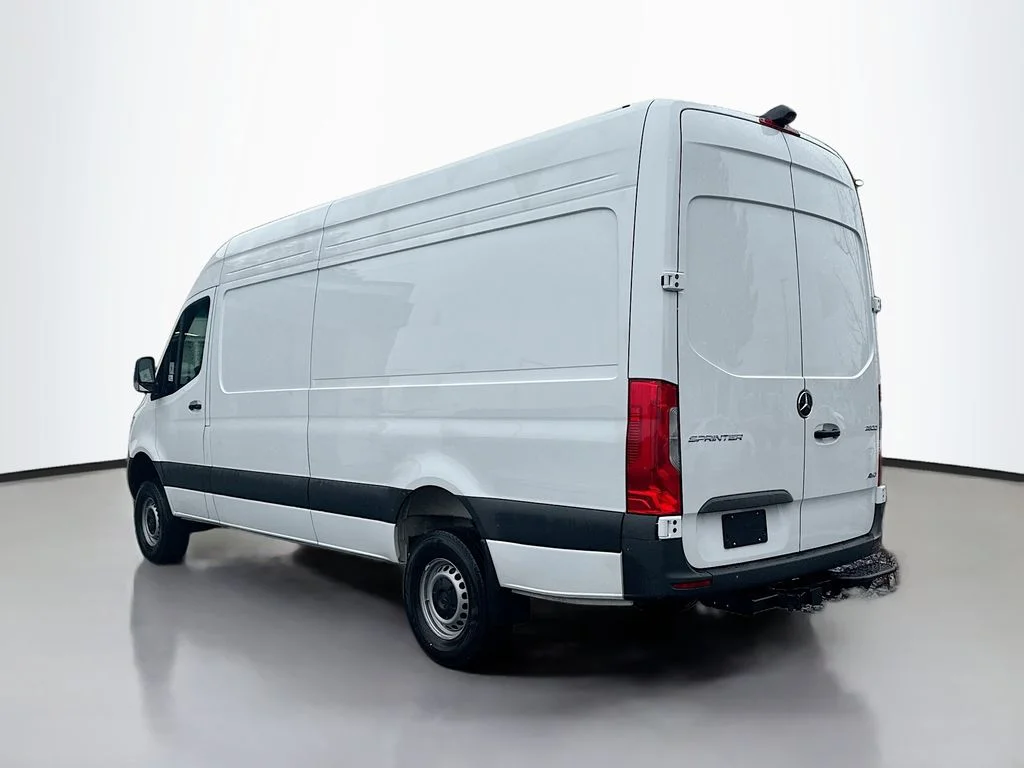 New 2026  Mercedes-Benz Cargo 170 WB image 3