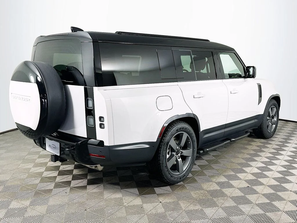 New 2026 Borasco Gray Metallic Land Rover S image 5