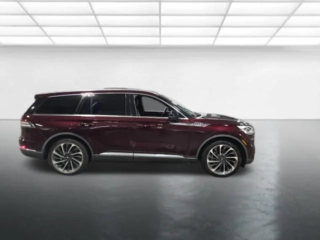Used 2020 Red Lincoln Reserve image 3