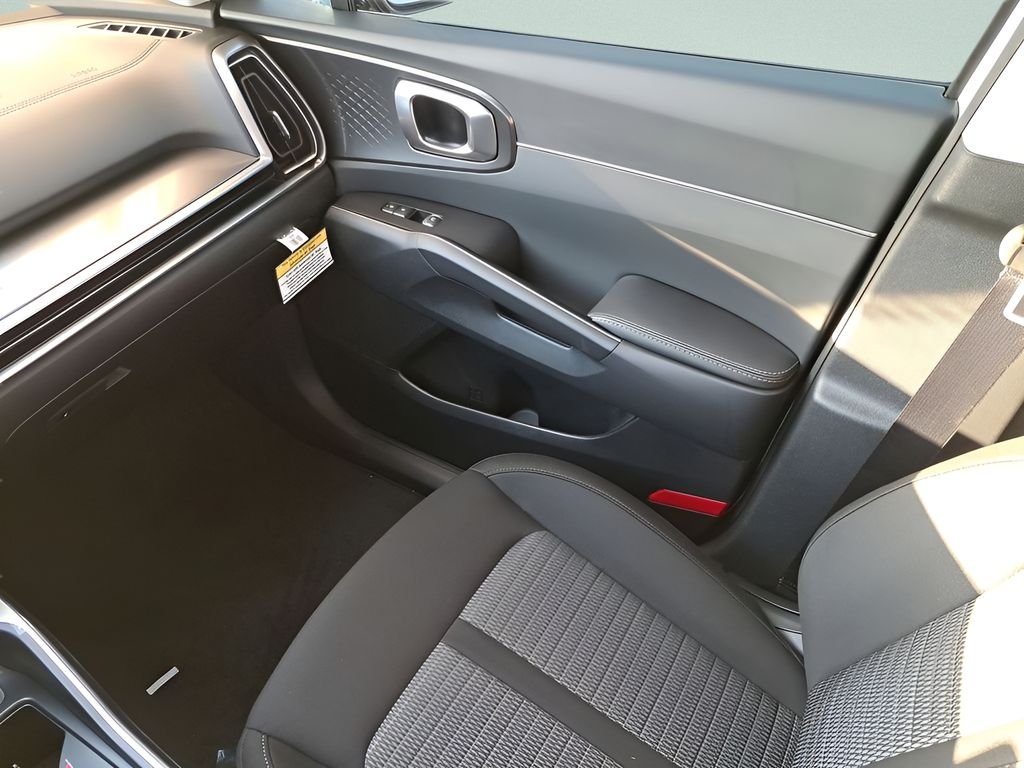 2026 Kia Sorento LX - Photo 17