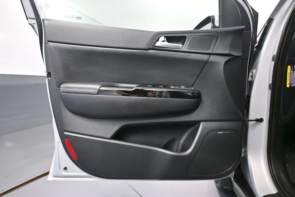 Used 2019 Silver Kia SX image 18