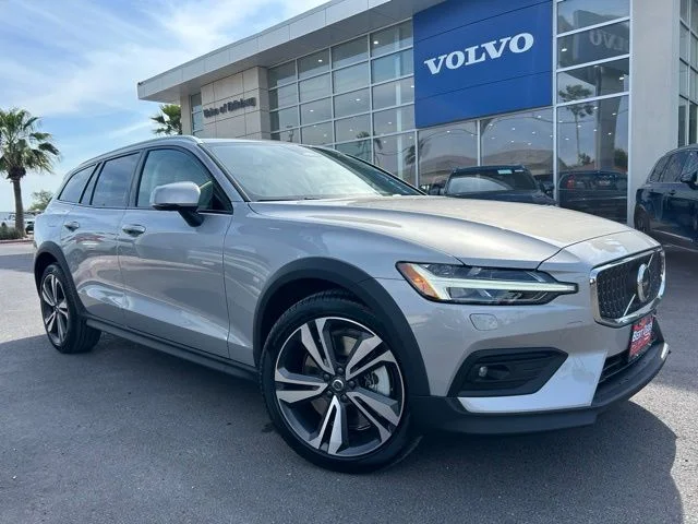2025 Volvo V60 Cross Country