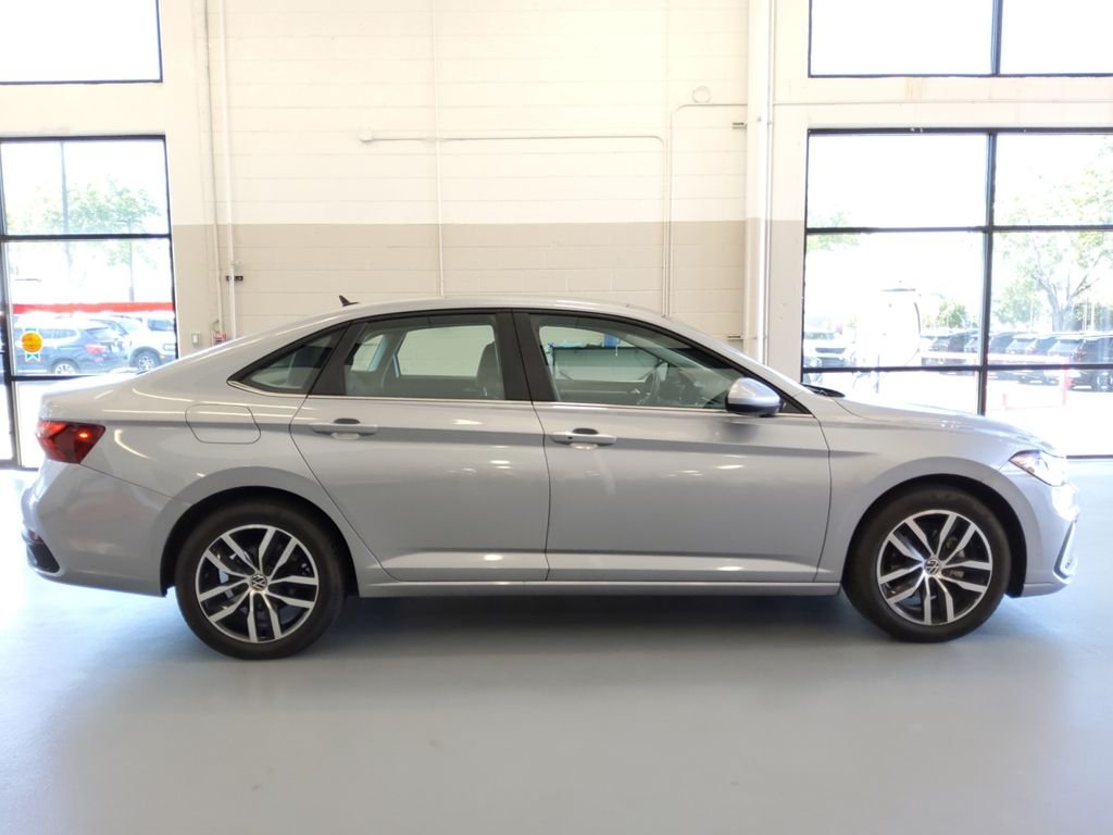 Used 2025  Volkswagen 1.5T SE image 24