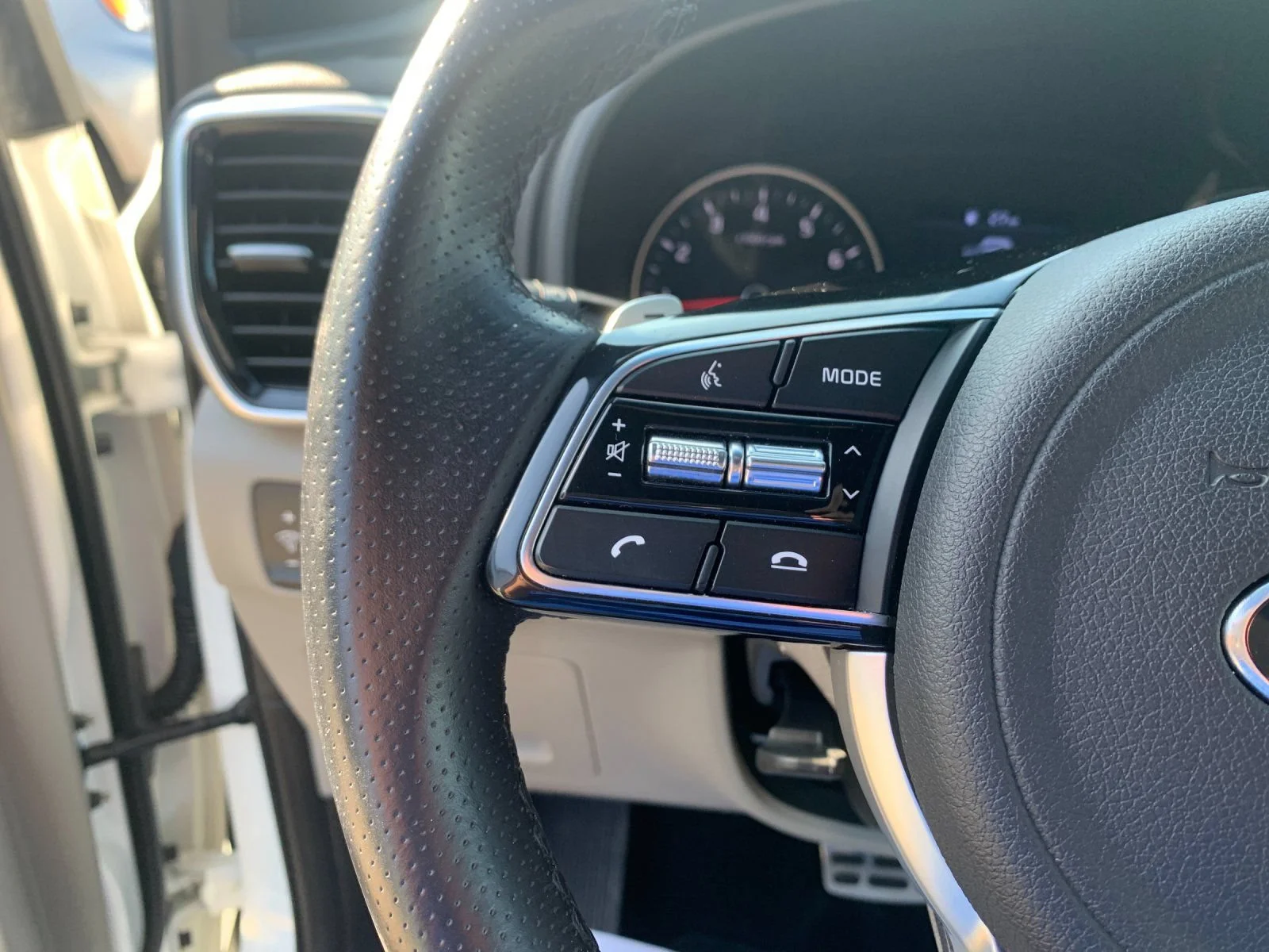 Used 2022 White Kia Nightfall Edition image 26