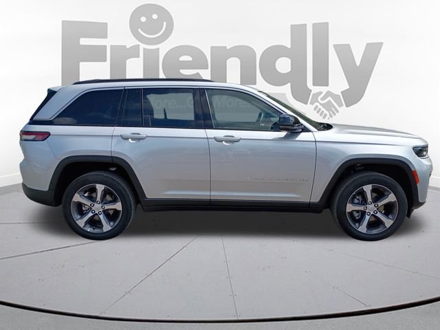New 2026 Silver Zynith Exterior Paint Jeep Limited image 4
