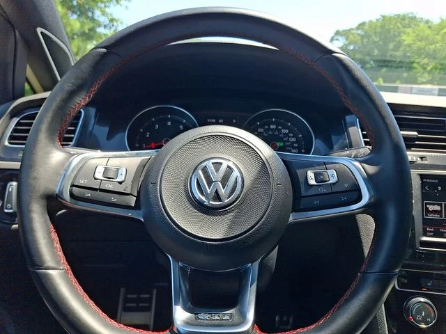 Used 2017 White Volkswagen  image 19