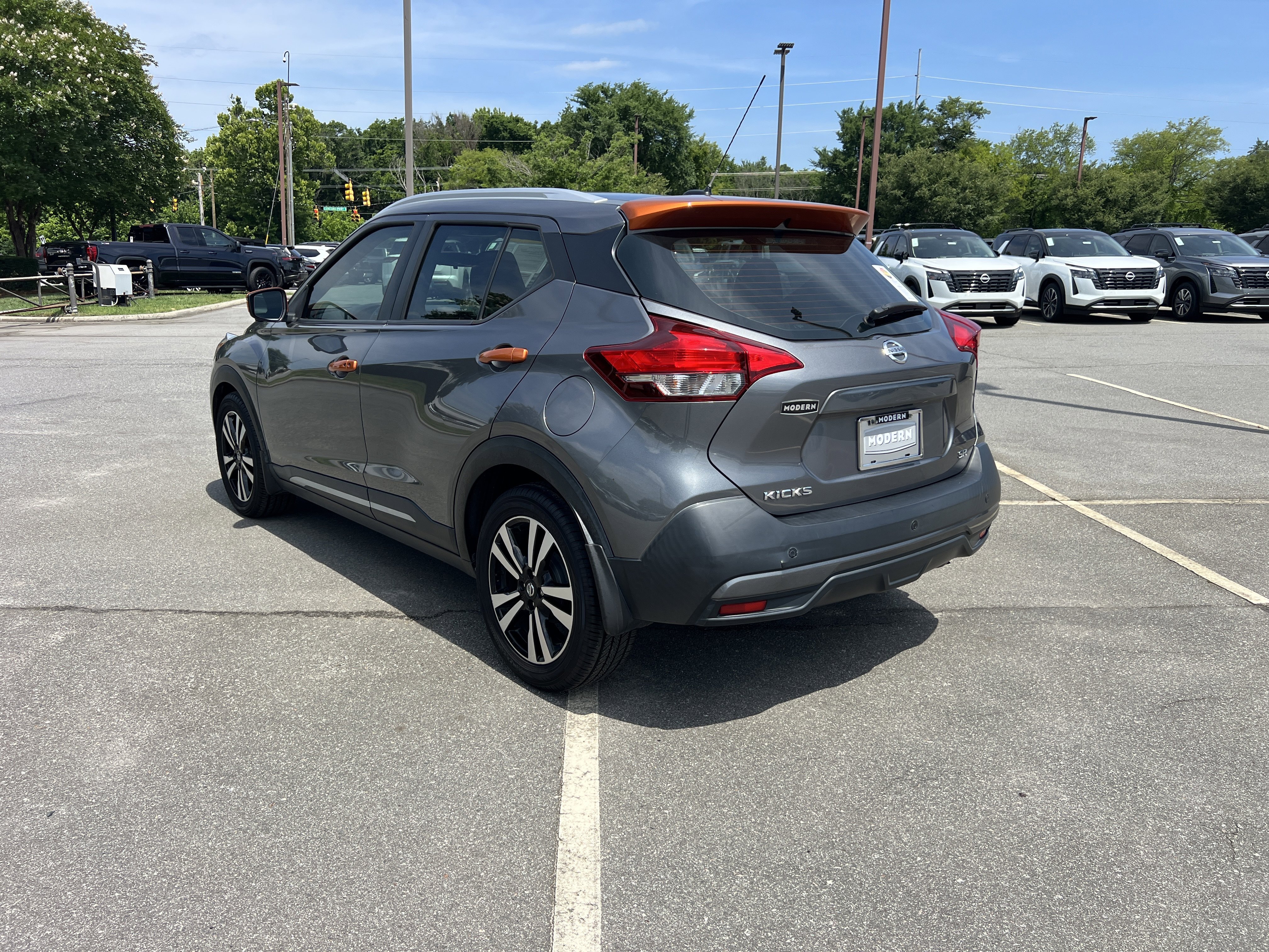Used 2019 Gun Metallic Nissan SR image 7