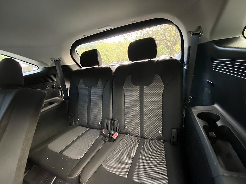 Used 2025 Glacial White Pearl Kia LX image 23