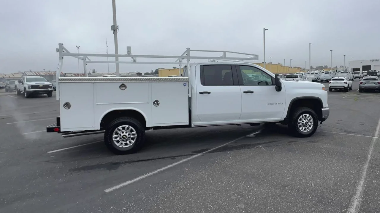 New 2026 Summit White Chevrolet WT image 44