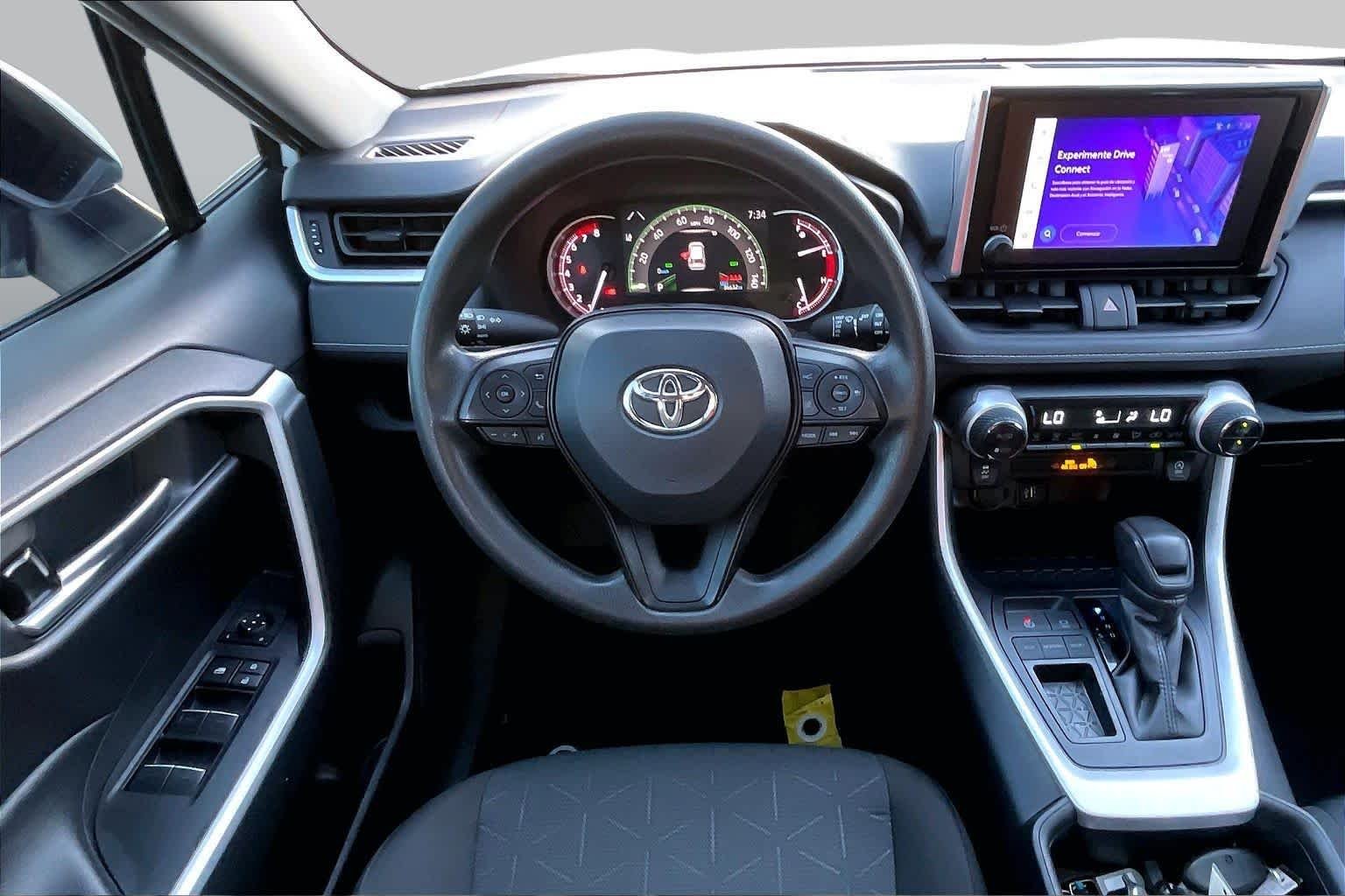 Used 2025 Ice Cap Toyota XLE image 6