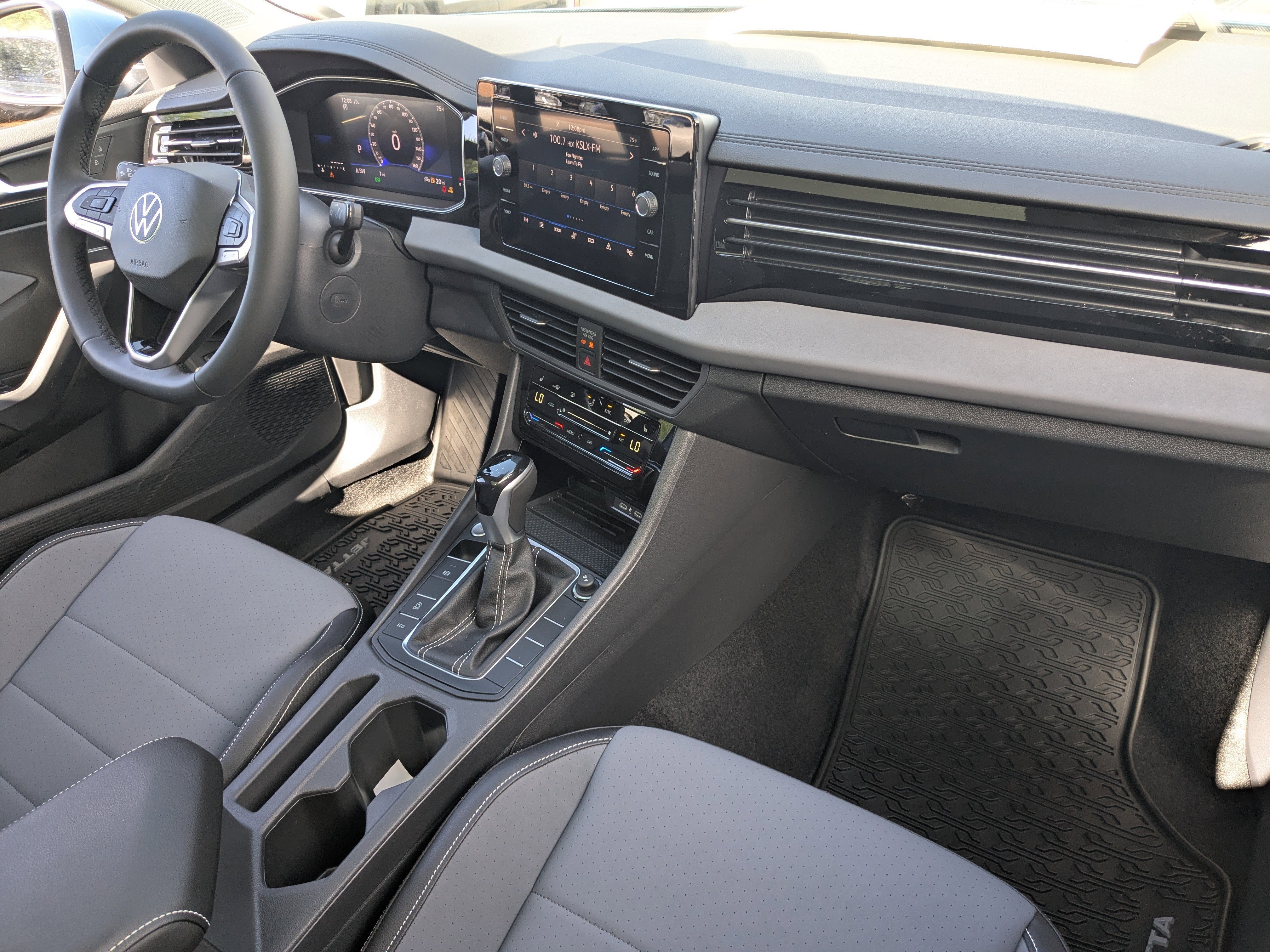 2026 Volkswagen Jetta SE - Photo 8