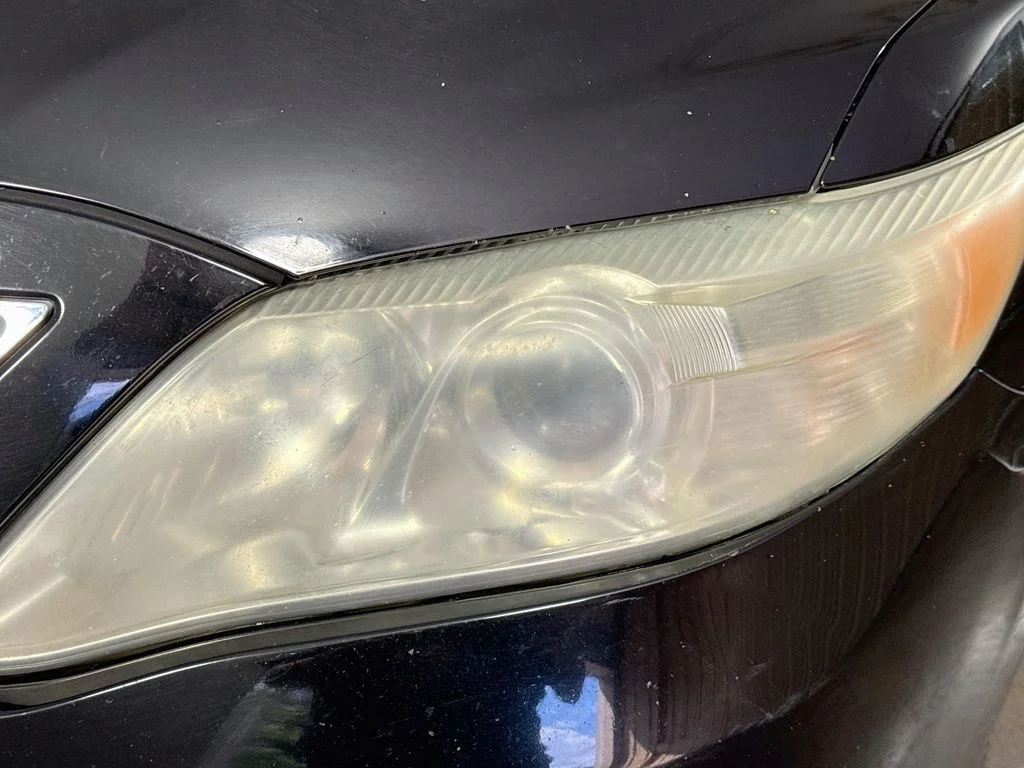 Used 2011 Black Toyota LE image 33