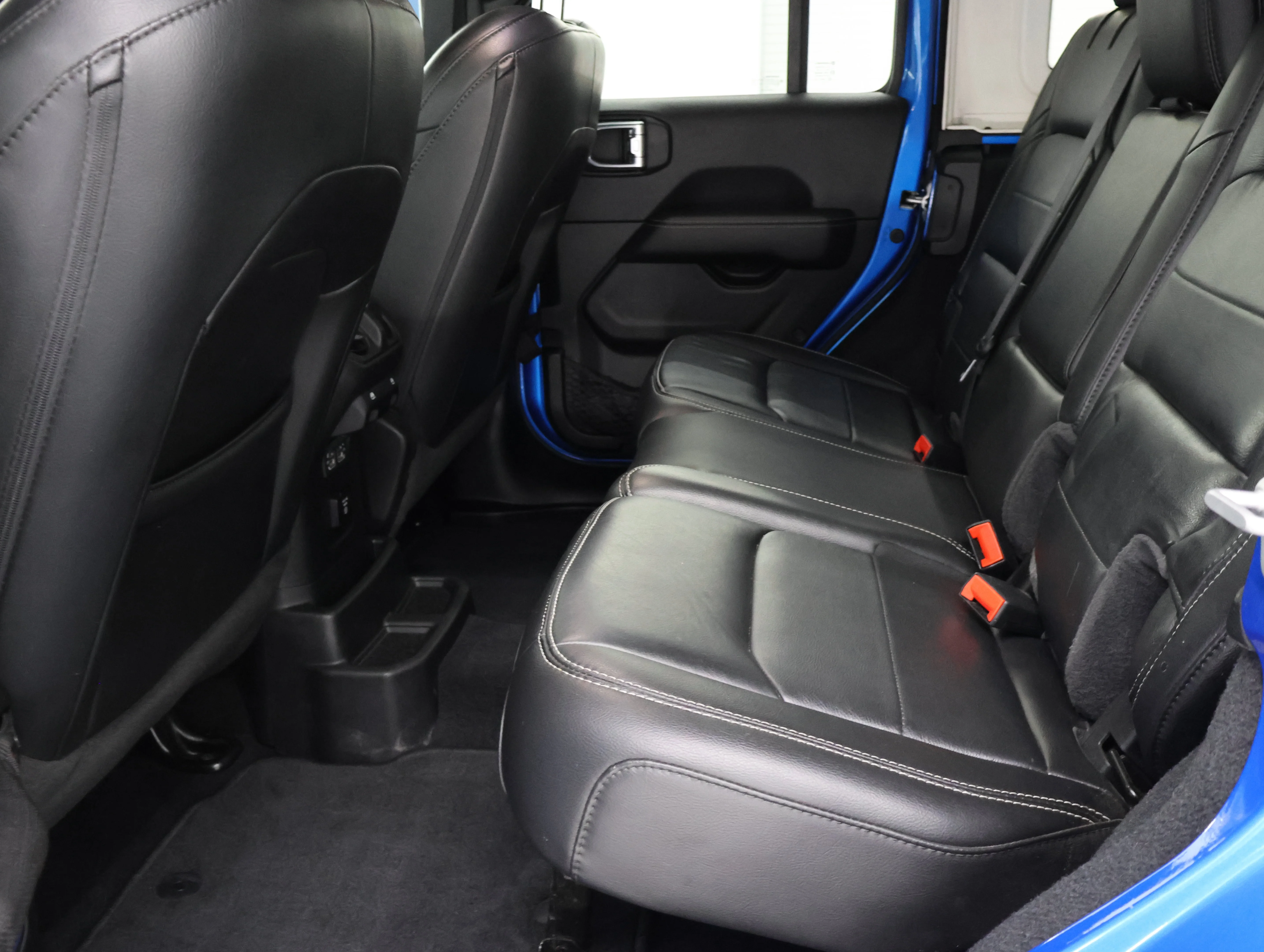 Used 2022 Hydro Blue Pearlcoat Jeep Unlimited Sahara image 34
