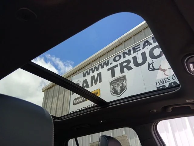 New 2026 Baltic Gray Metallic Clear-Coat Exterior Paint Jeep Limited Reserve image 28