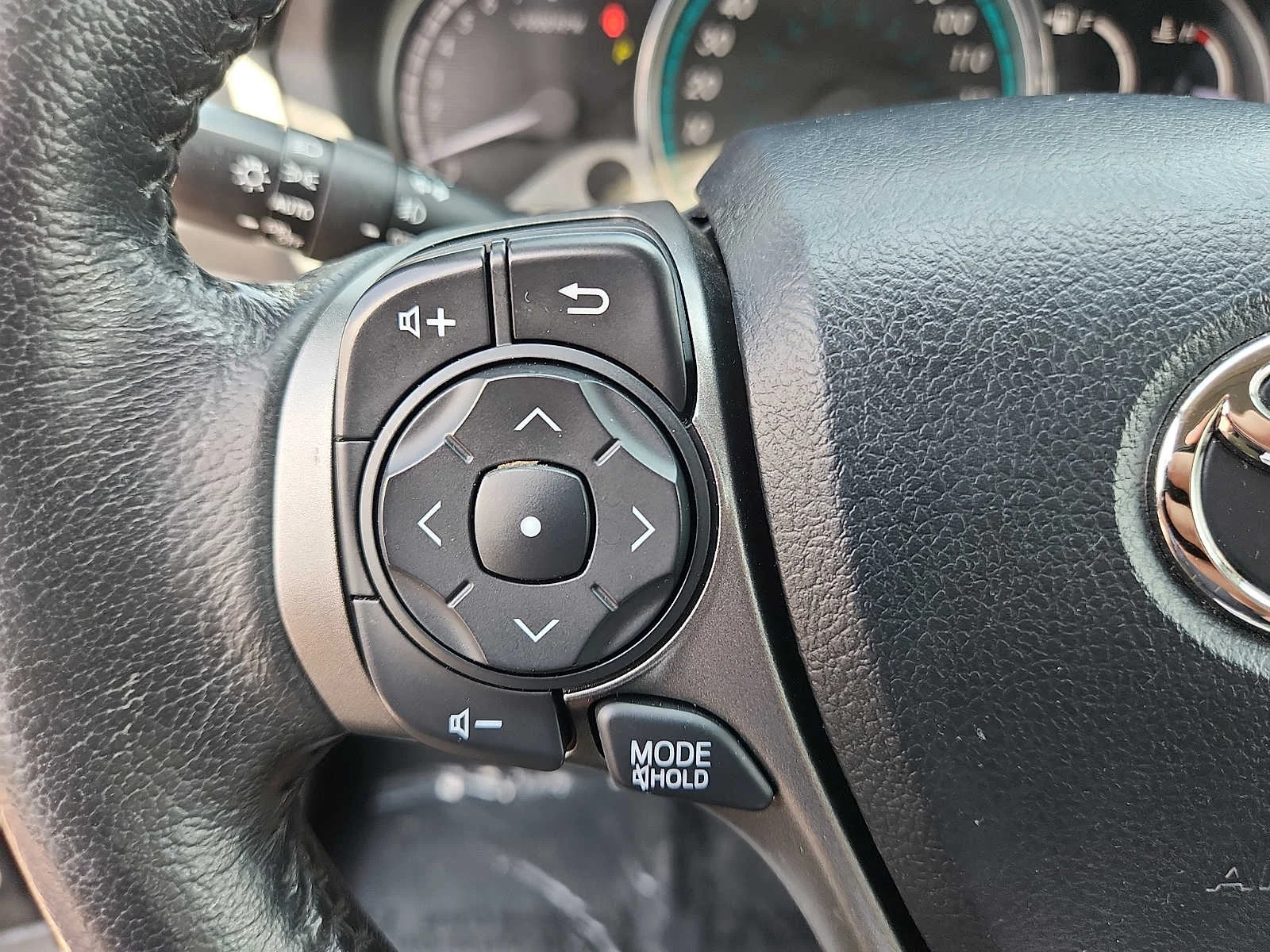 Used 2013 Black Toyota XLE image 21