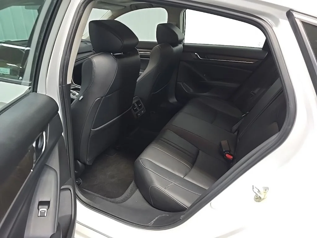 Used 2022  Honda EX-L image 31