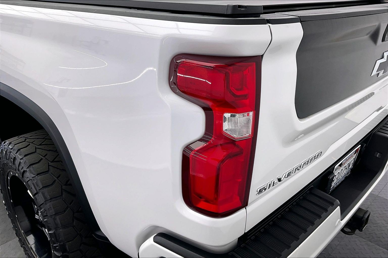 Used 2022 Iridescent Pearl Tricoat Chevrolet High Country image 29
