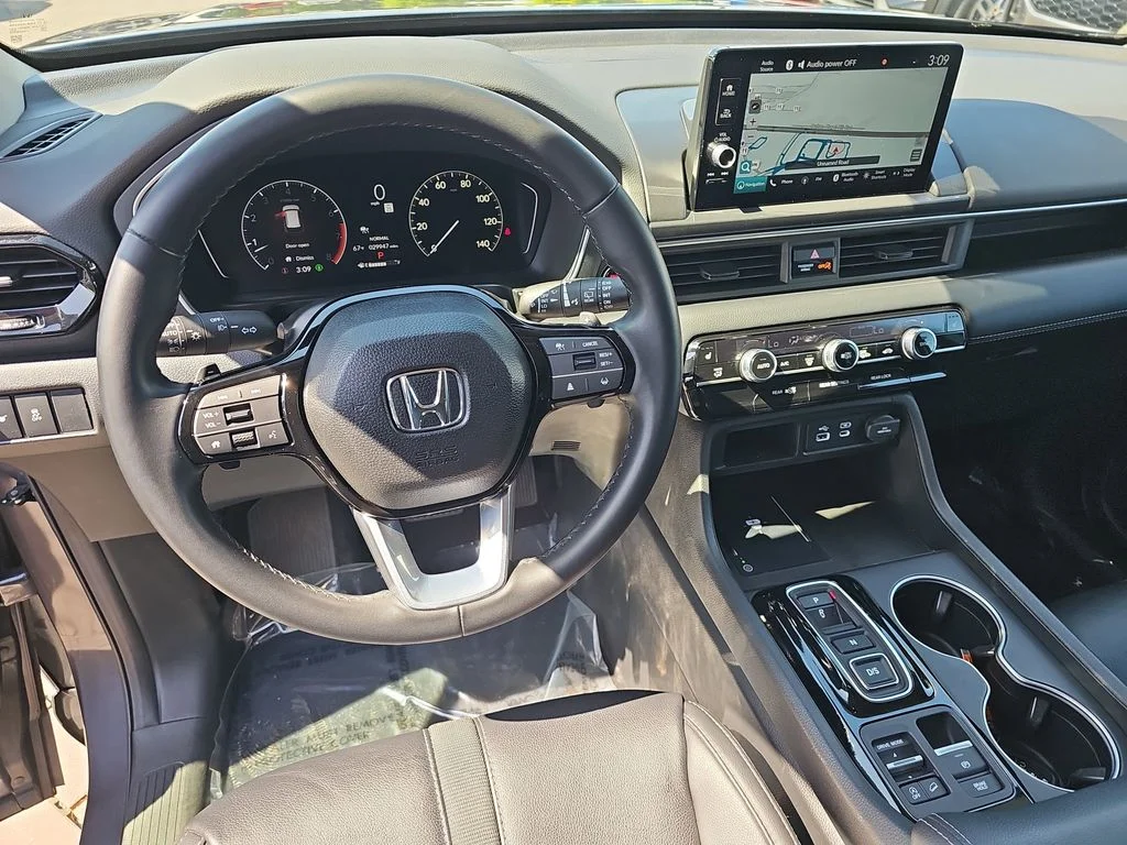 Used 2023  Honda Touring image 16