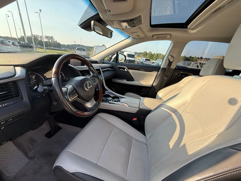 Used 2019 White Lexus 350 image 21