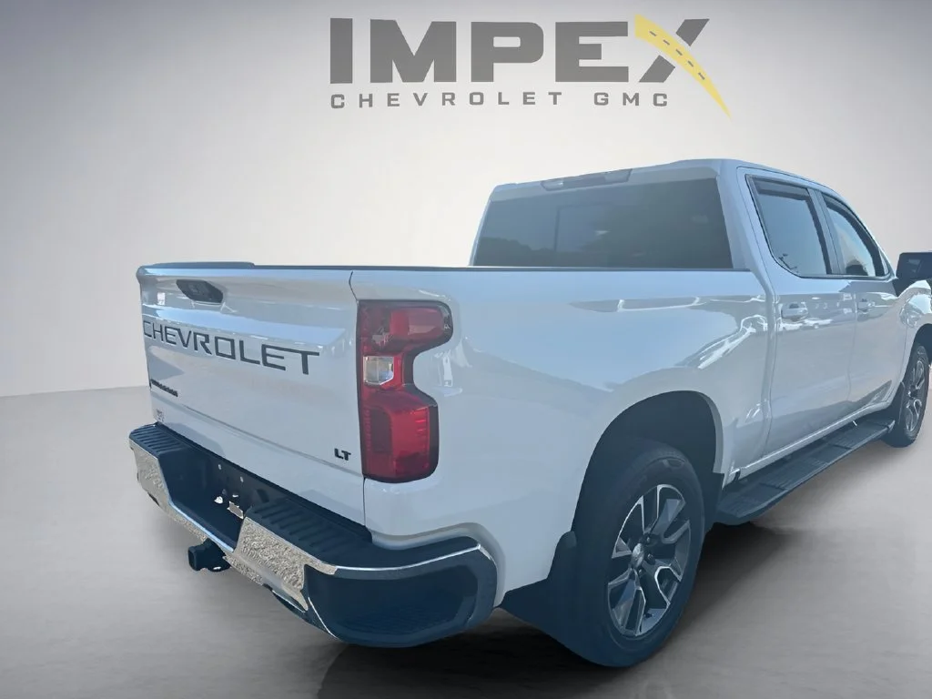 Used 2024 Summit White Chevrolet LT image 14