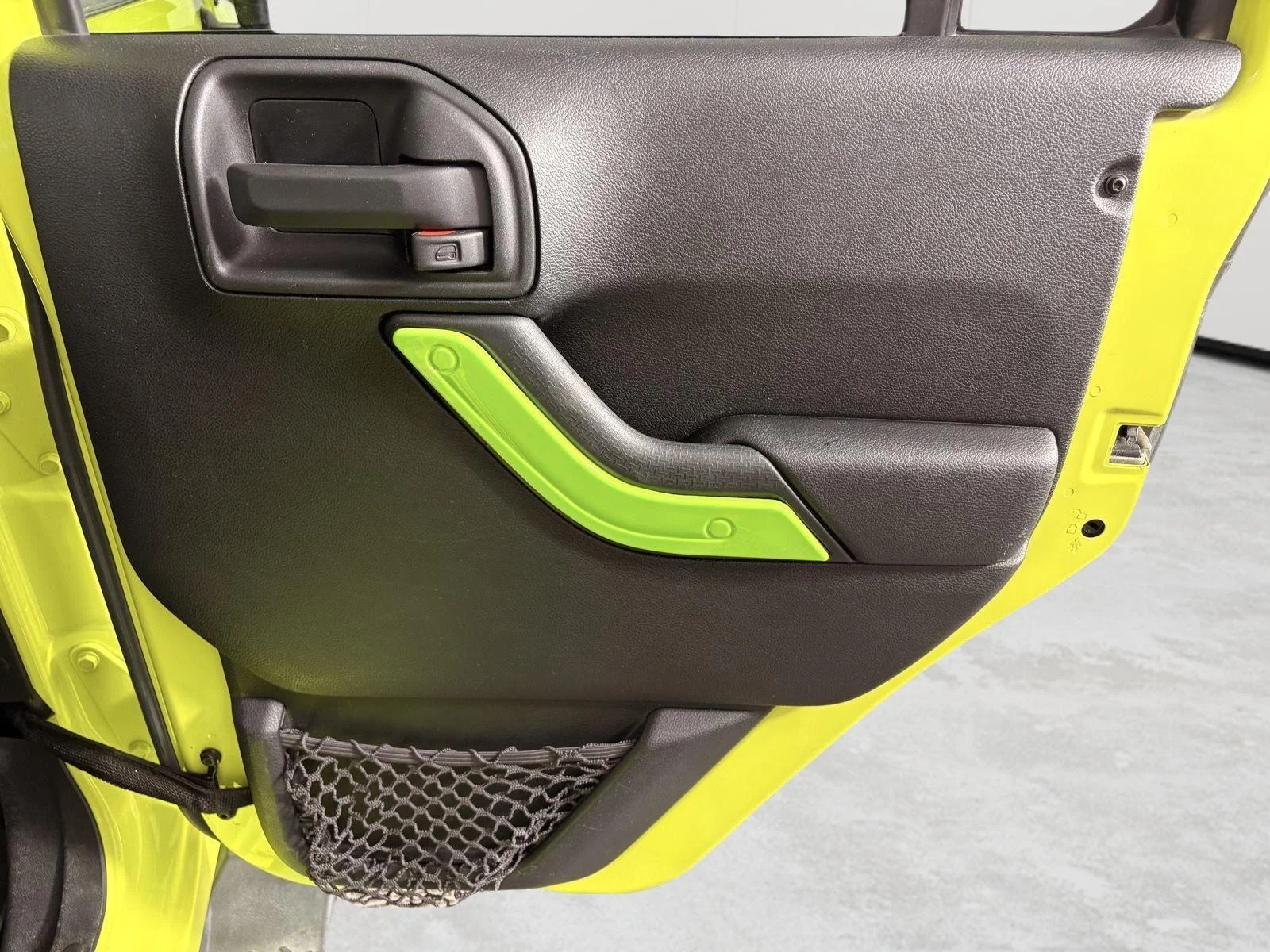 Used 2016 Hypergreen Clearcoat Jeep Sport image 20