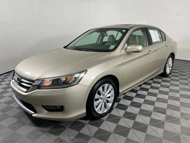 Used 2015 Champagne Frost Pearl Honda EX-L image 3