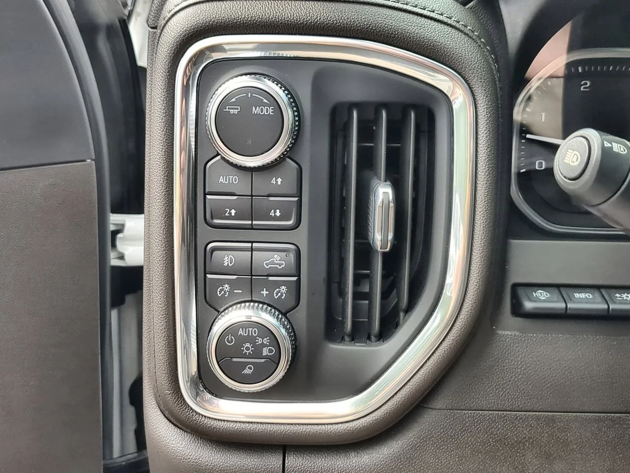 Used 2022 Summit White GMC Denali image 18